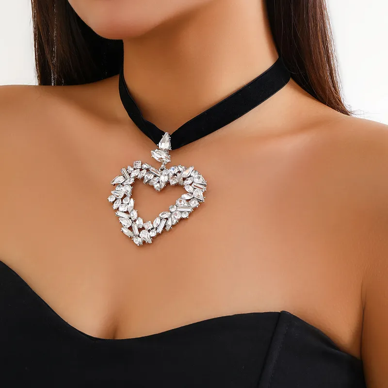 Heart Shape Flannel Rhinestone Pendant Necklace