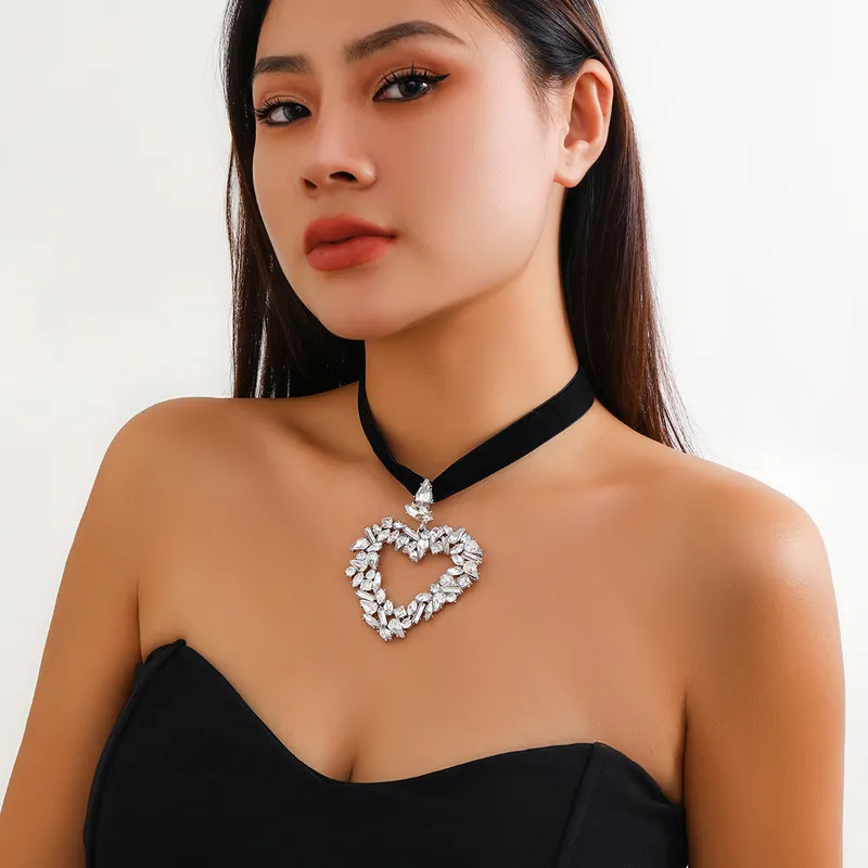Heart Shape Flannel Rhinestone Pendant Necklace